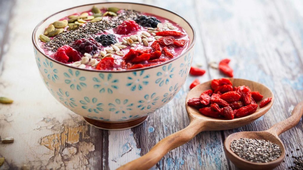 smoothie bowl with oat goji and chia seed