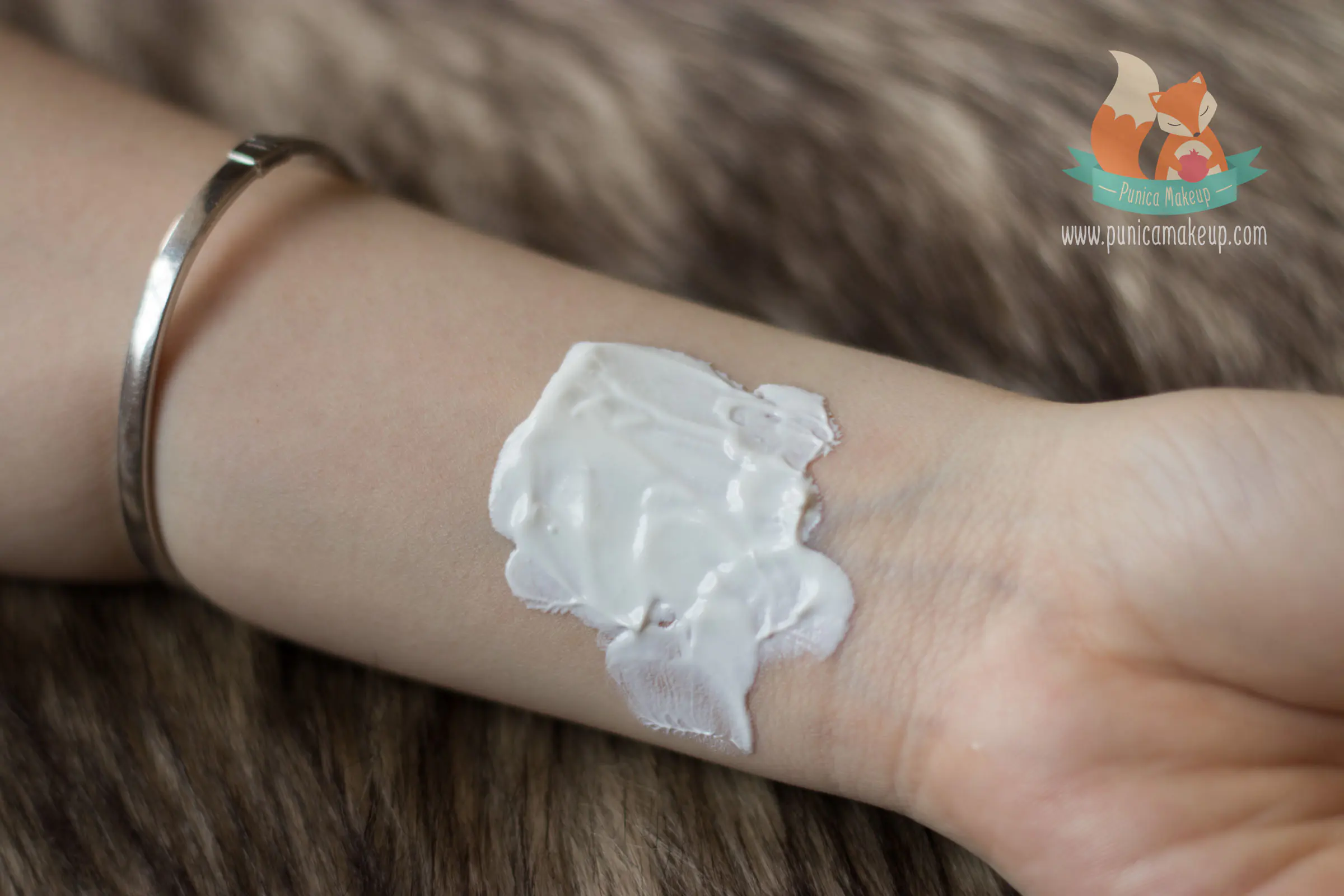 Juice Beauty SPF 30 Mineral Moisturizer Sheer tested on my hand