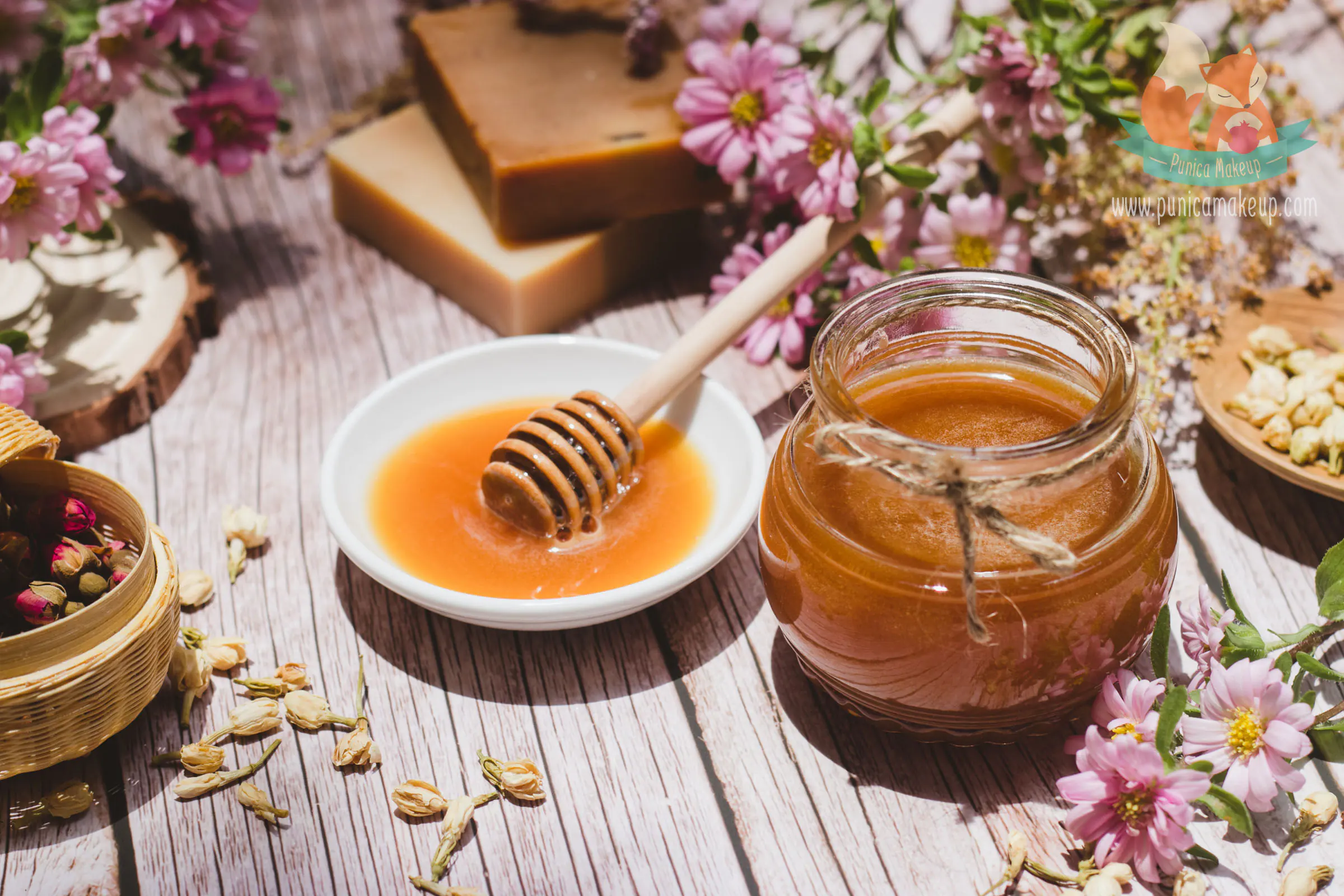 Manuka honey benefits the skin