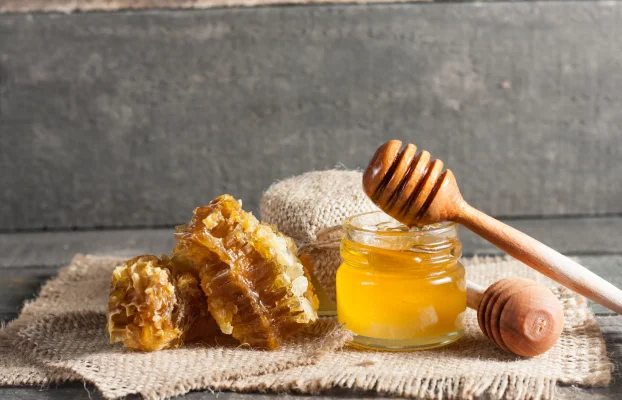 Top 6 Bee-based Ingredients in Skincare